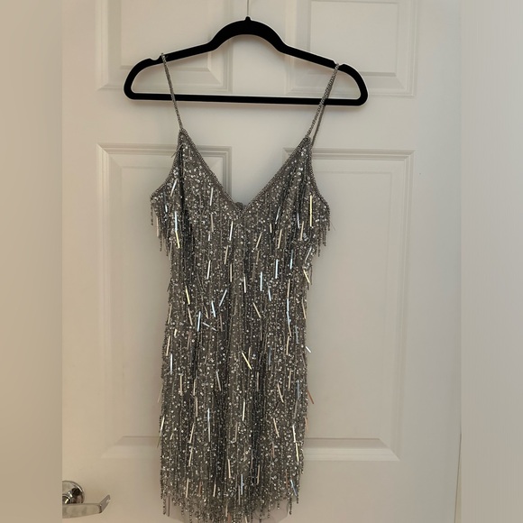 Gorgeous Liv Foster sequin mini dress with allover bead fringe - Picture 4 of 8